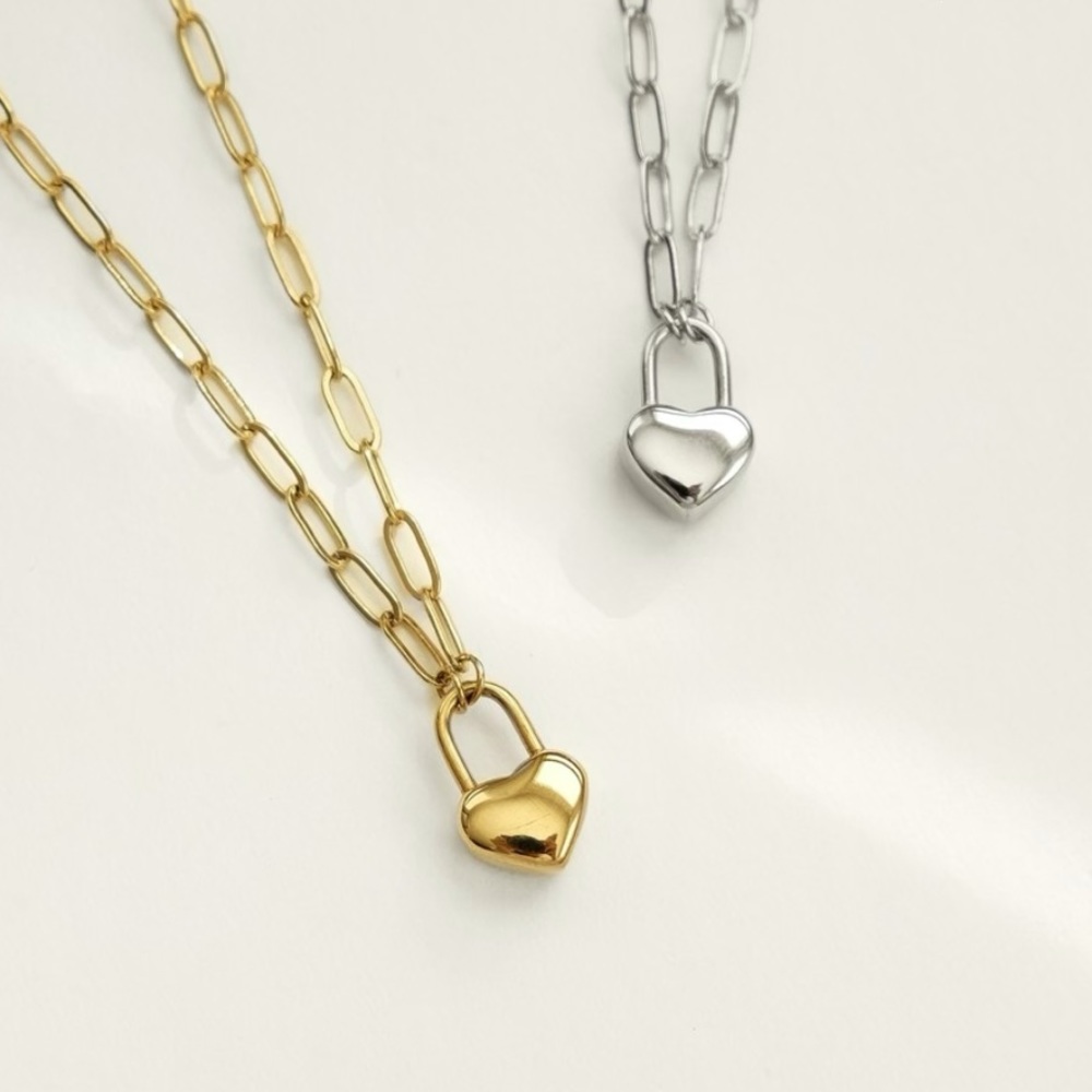 Heart Lock Link Chain Necklace | Gold Plated Stainless Steel - Picture 4 of 5